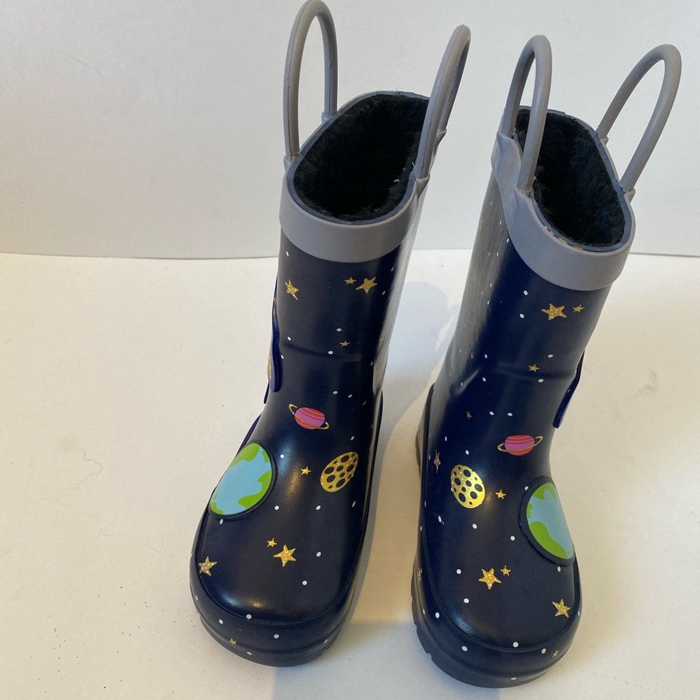 Boys size 6 rocket blue rain boots..